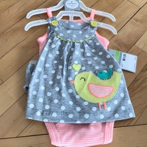New w/t Carter’s 3 piece baby girl set, size 3mo